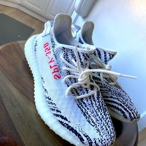 Like new/mint condition. Mens size 10.5. 100% authentic. Come with original box